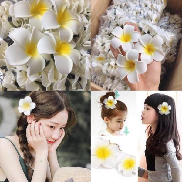 Hoa sứ cài tóc đi biển