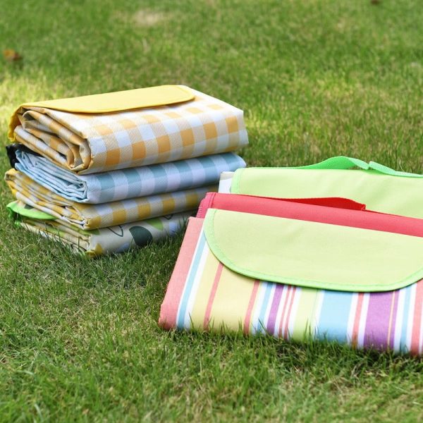 Thảm picnic trải bãi cỏ